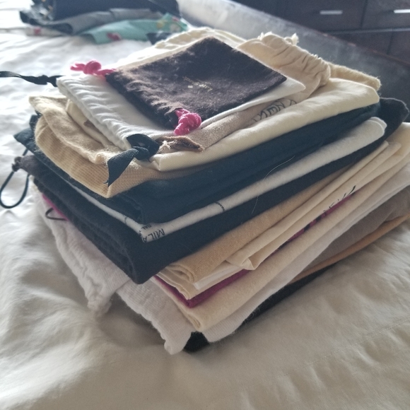 huge lot of designer Dust bags Prada, Bvlgari Louis Vuitton, Burberry etc - Picture 6 of 16